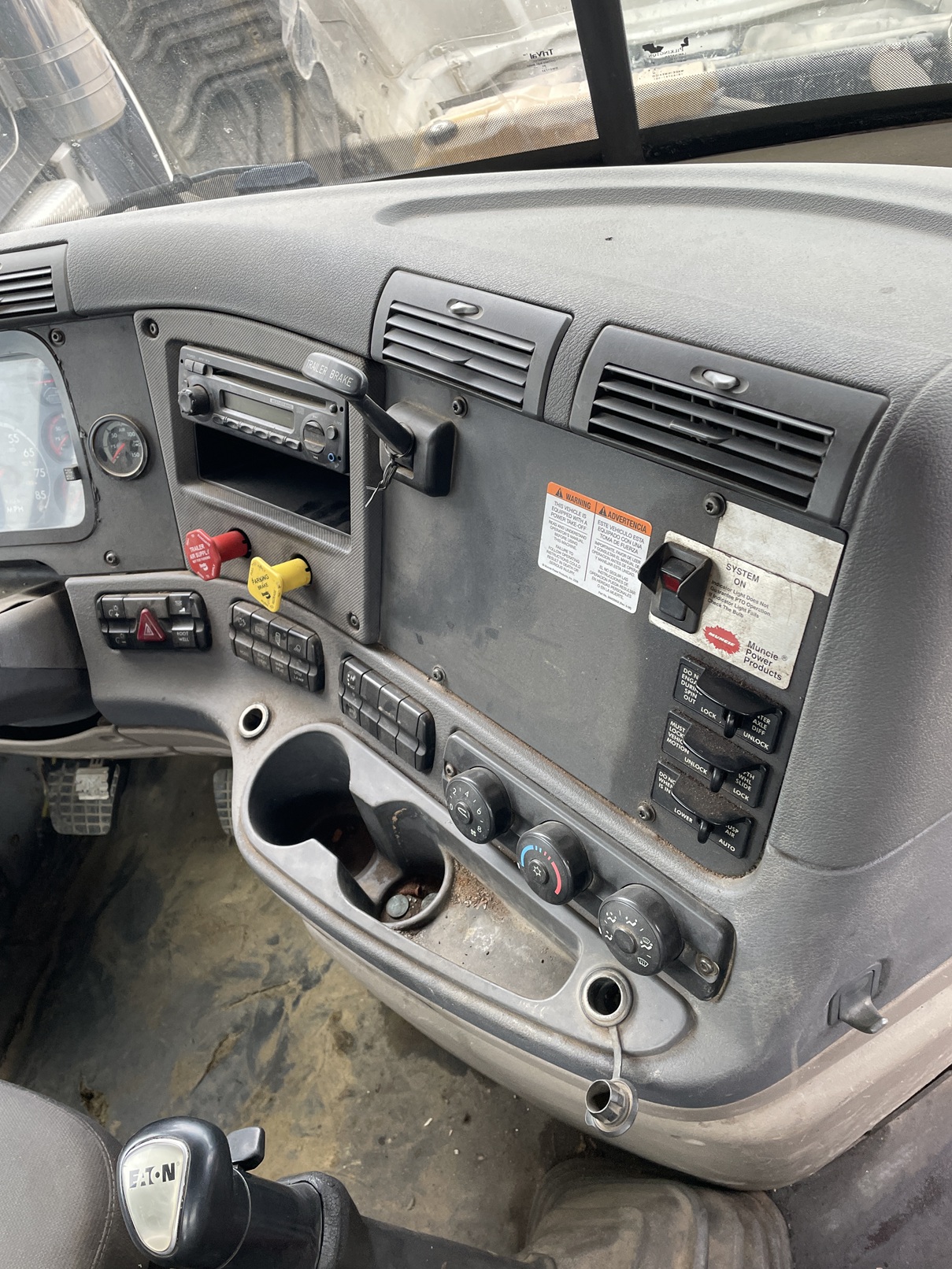 2012 FREIGHTLINER Cascadia - Image 11